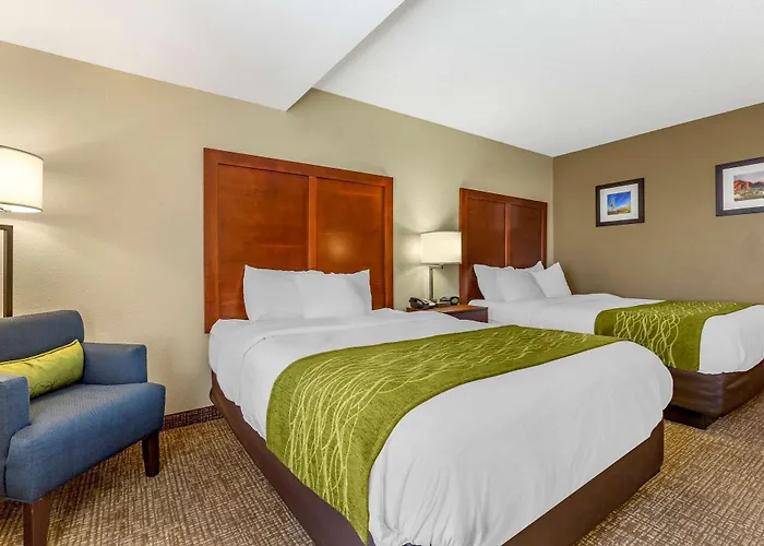 Comfort Inn&suites North - Deer Valley Hotel 3*