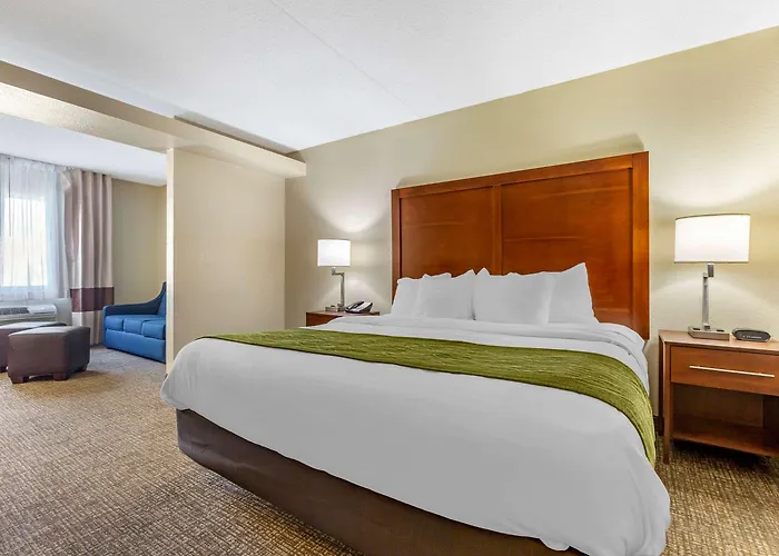 Comfort Inn&suites North - Deer Valley 3*