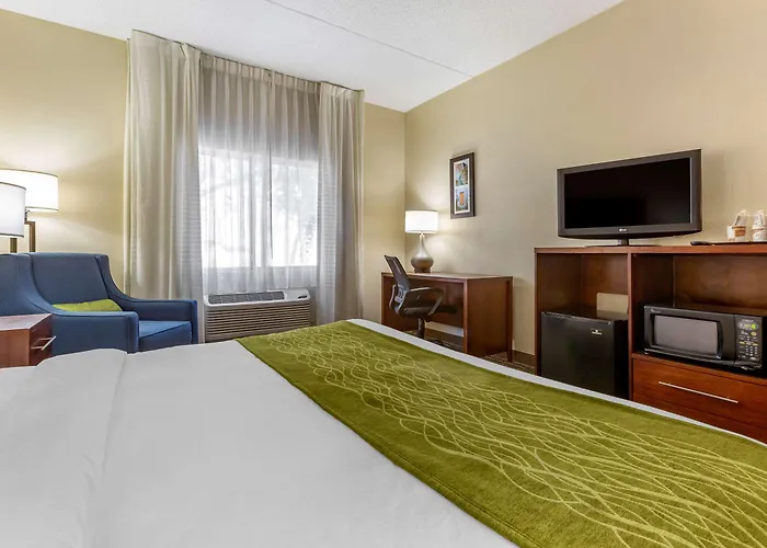 Comfort Inn&suites North - Deer Valley 3*