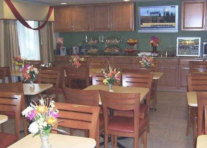 Comfort Inn&suites North - Deer Valley 3*