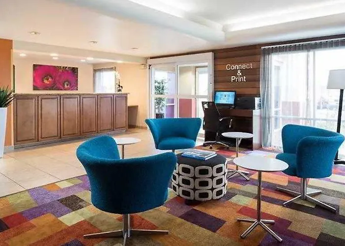 Comfort Inn&suites North - Deer Valley Hotel 3*