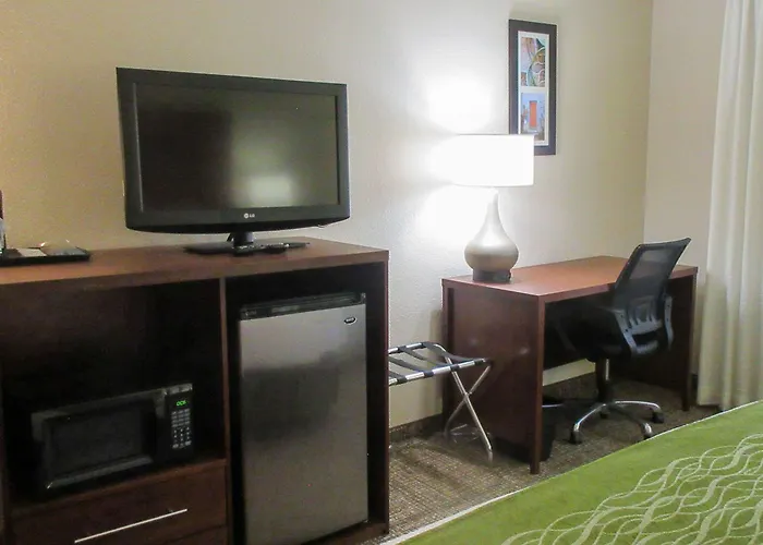 Hotel Comfort Inn&suites North - Deer Valley 3*