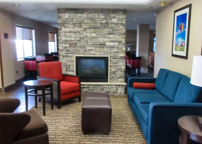 Hotel Comfort Inn&suites North - Deer Valley 3*