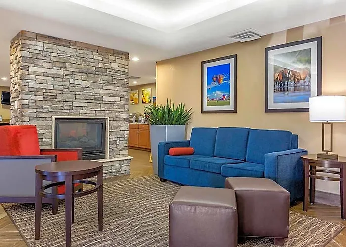 Comfort Inn&suites North - Deer Valley 3*