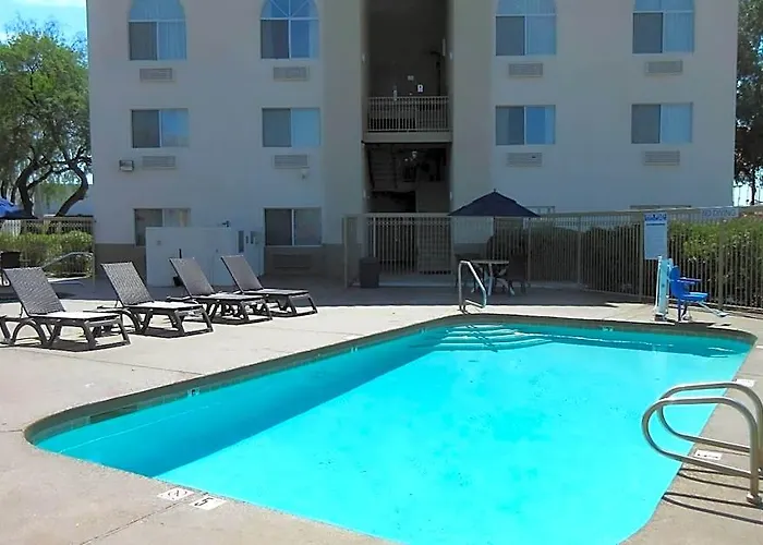 Comfort Inn&suites North - Deer Valley 3*