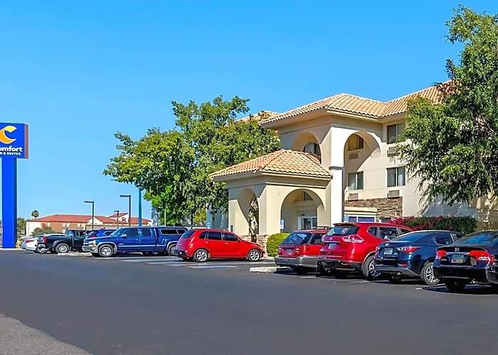 Comfort Inn&suites North - Deer Valley 3*