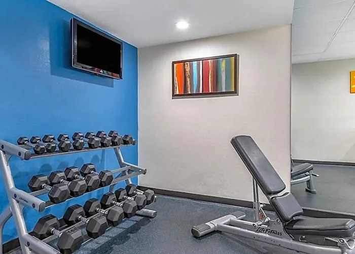 Comfort Inn&suites North - Deer Valley Hotel 3*
